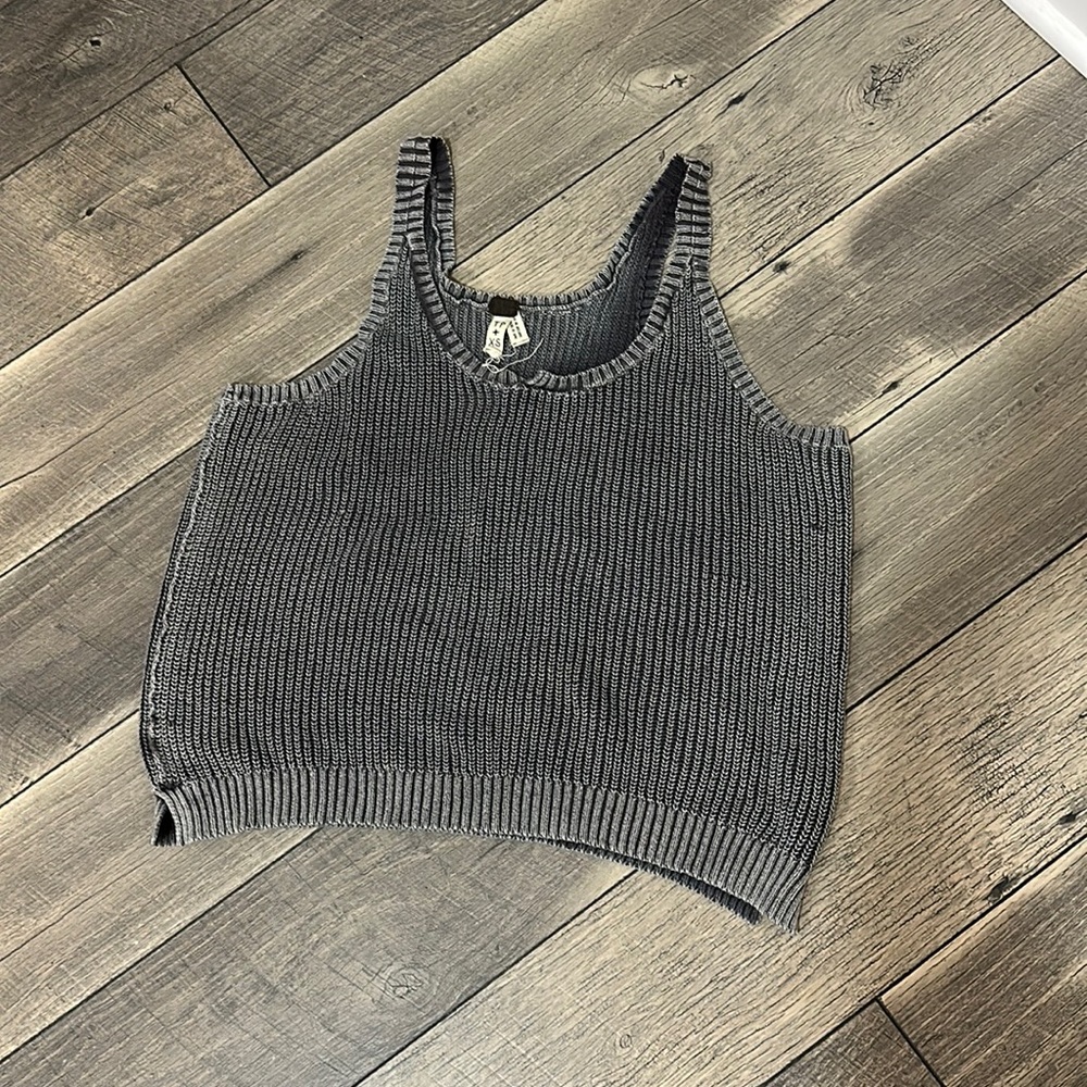 Super soft chain link-esque Free People sweater vest/tank topXS
